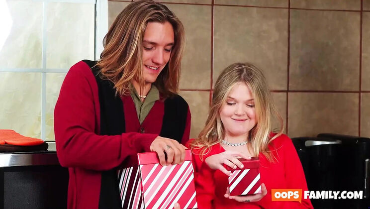 Stepfamily Christmas Orgy: Penny Barber & Coco Lovelock in Hot Group Sex with Big Natural Tits