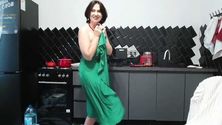 Big Tit MILF Angela Lady Seduces You In A Dress For Lunch - Homemade Russian Amateur