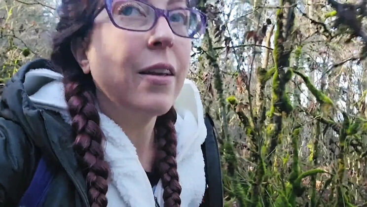 Nerdy Faery Outdoor Pee Desperation - Hairy Pussy Pissing in Tight Jeans HD