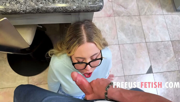 Blonde teen gamer Aria Banks gets thoroughly freeused by step uncle Clarke Kent