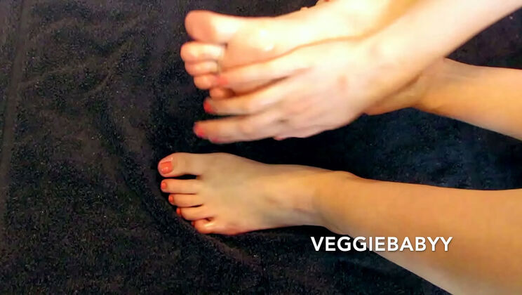 Oiling My Cute Feet - Veggiebabyy Solo Foot Fetish