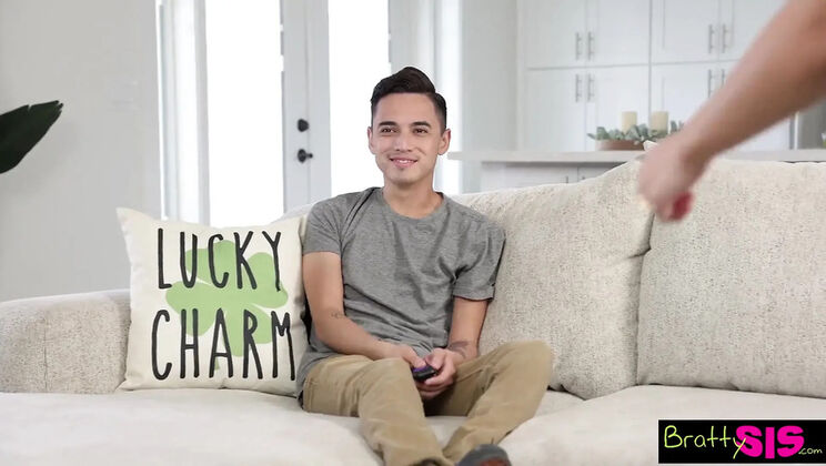 Lucky St Patricks Pussy Rub - Cute Petite Teen Vanessa Moon Gets Eaten & Blows Stepbro