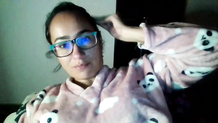 Horny Latina Nataliaprez4 Humps Pillow Until She Cums Twice