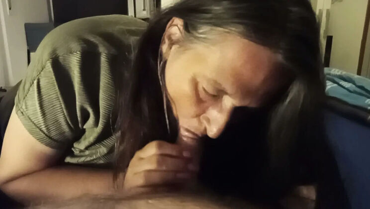Mature BBW MILF Eva Pur gives amateur blowjob in HD homemade video
