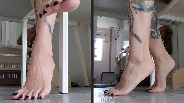 Ignore Foot Fetish Goddess with Black Pedicure – Amateur Teen Solo HD