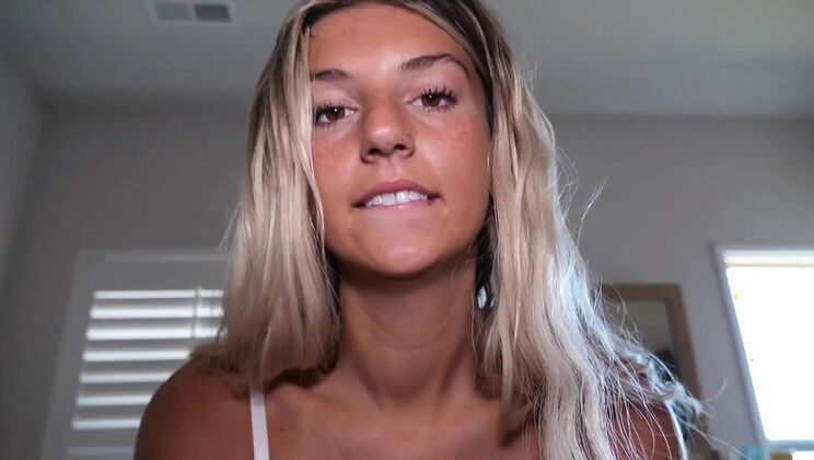 College Girlfriend Gets a Hot Facial Cumshot!